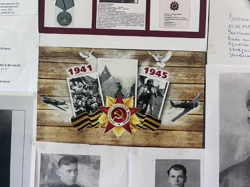 Выставка рисунков ко Дню Победы в школе "Новое начало"