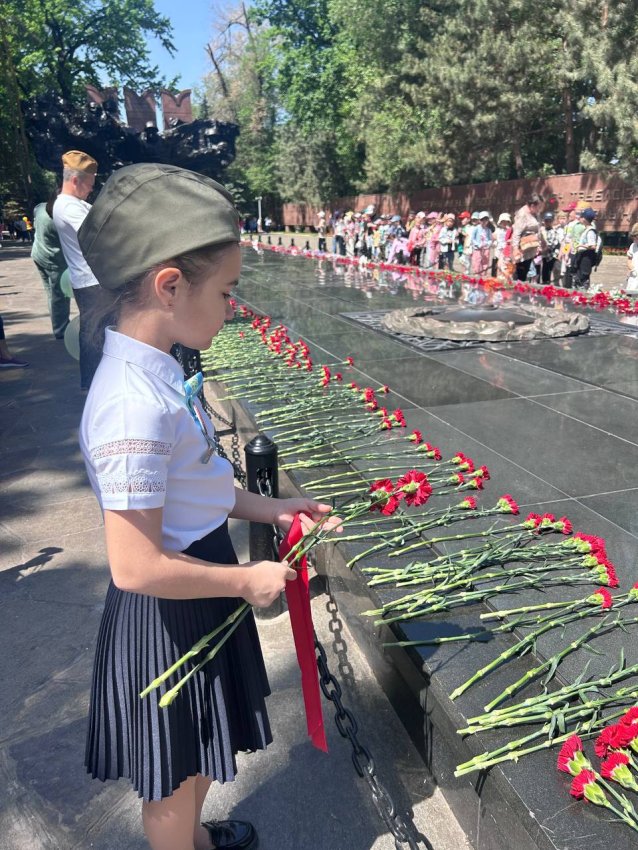 Память, которую мы храним: возложение цветов ко Дню Победы